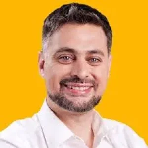 Daniel Manouchehri11